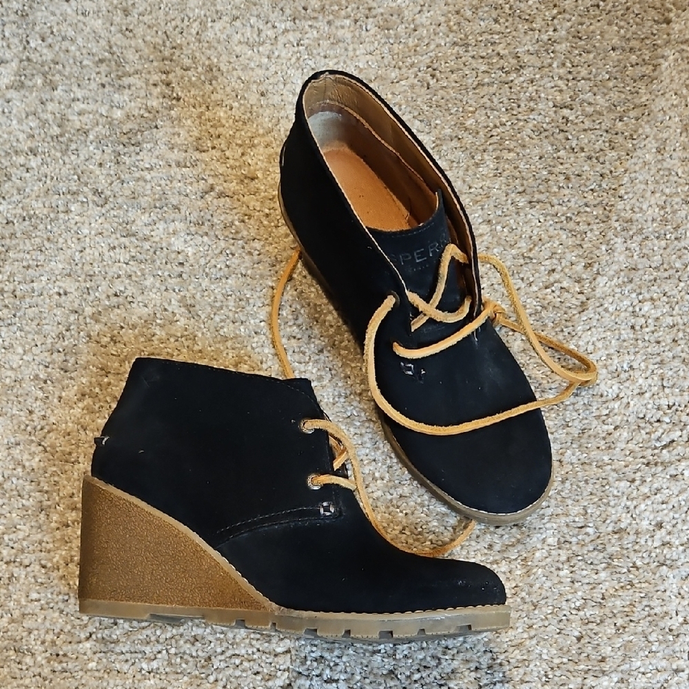 Sperry Black and Tan Suede Wedge Boots
